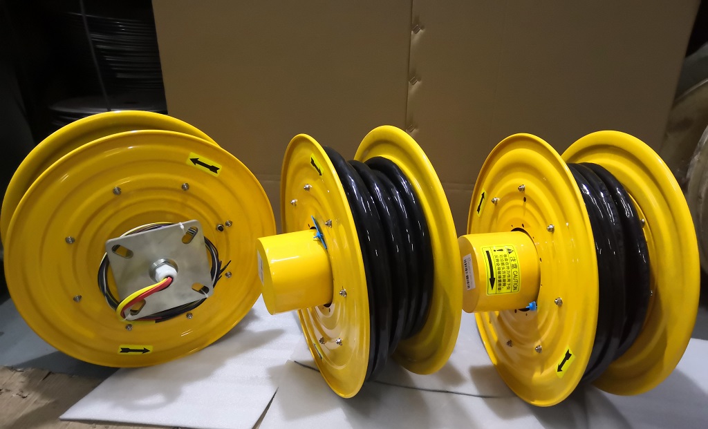 Retractable electric cord reel | Reel power industrial picture